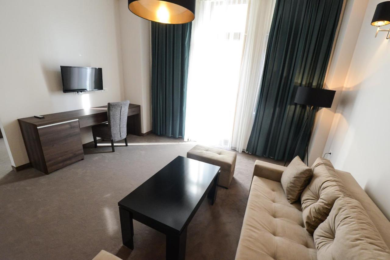 Hotel Cara 28 Skopje Ngoại thất bức ảnh