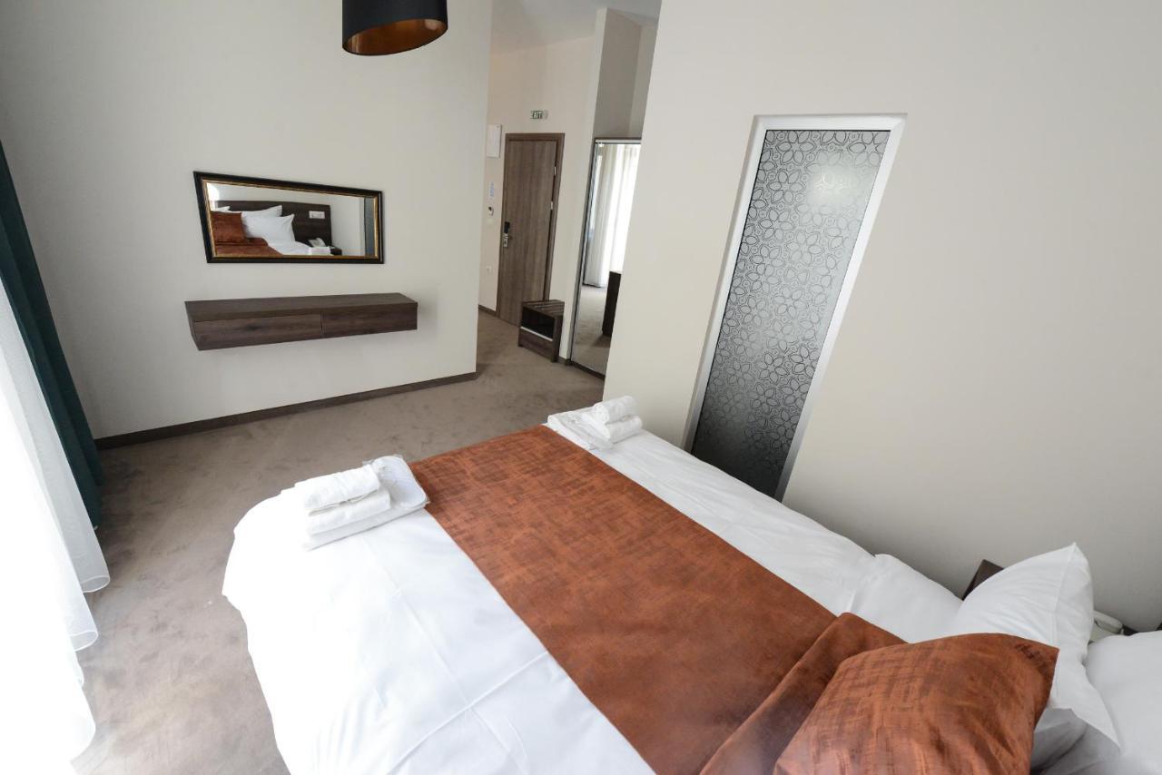 Hotel Cara 28 Skopje Ngoại thất bức ảnh