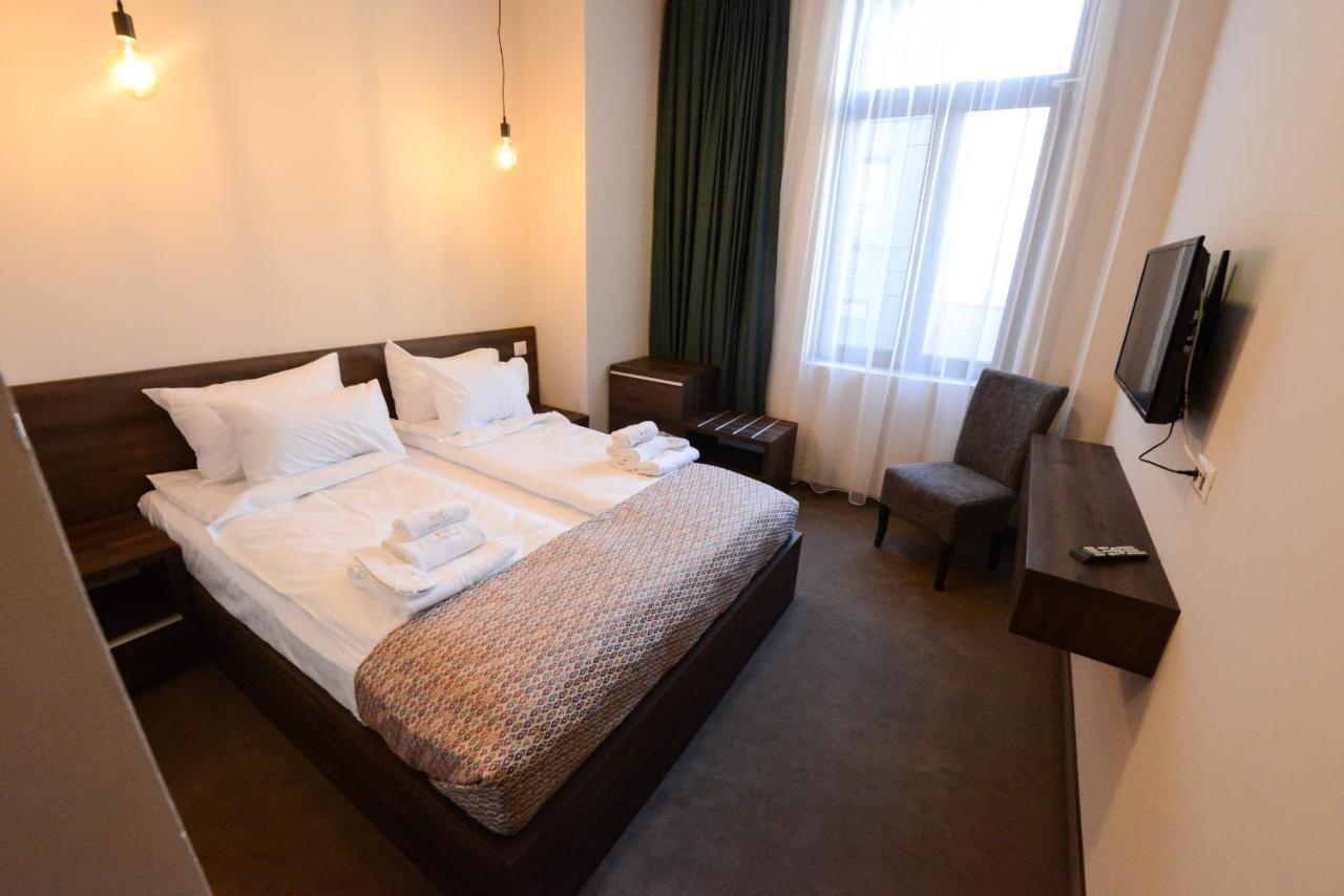 Hotel Cara 28 Skopje Ngoại thất bức ảnh