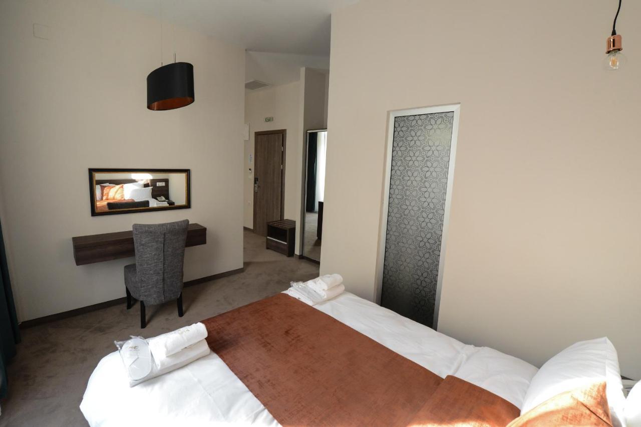 Hotel Cara 28 Skopje Ngoại thất bức ảnh