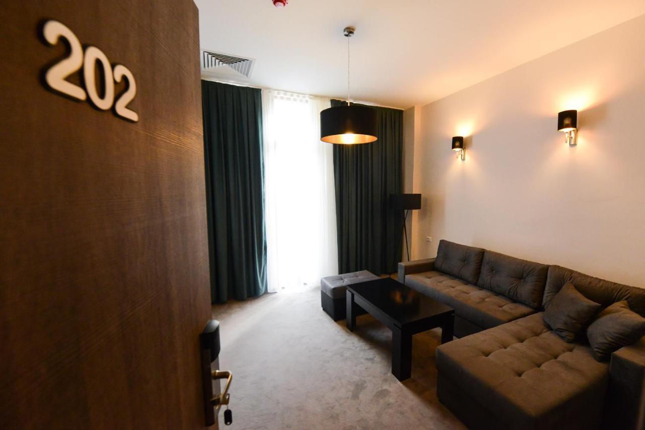 Hotel Cara 28 Skopje Ngoại thất bức ảnh