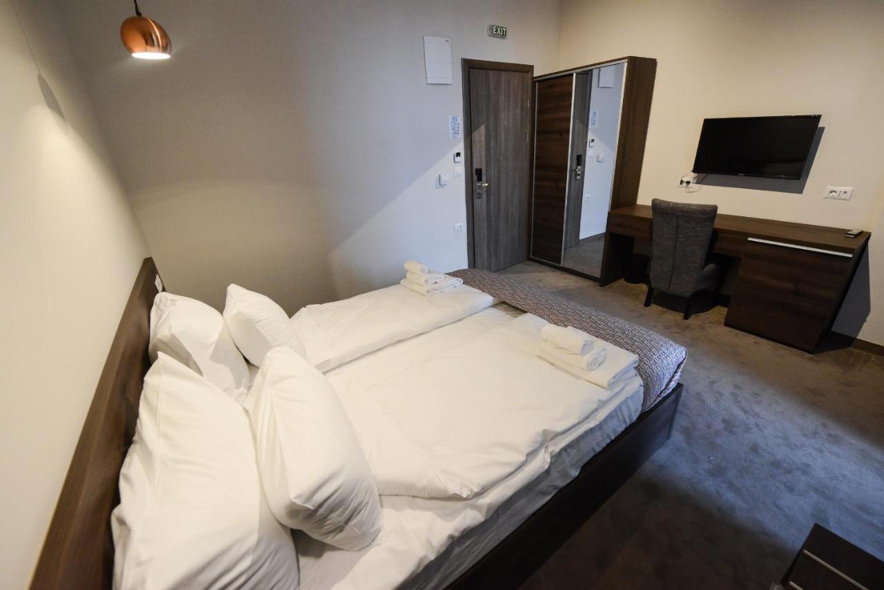 Hotel Cara 28 Skopje Ngoại thất bức ảnh