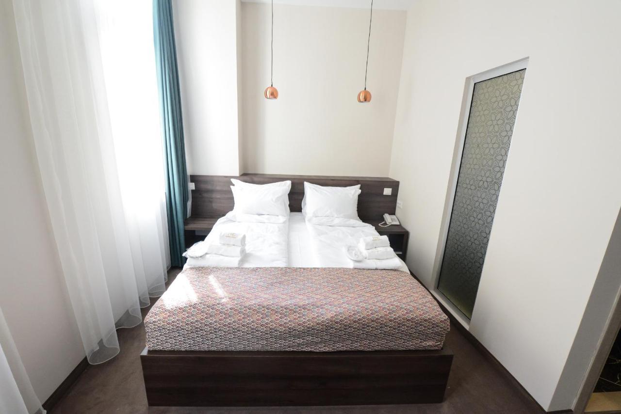 Hotel Cara 28 Skopje Ngoại thất bức ảnh