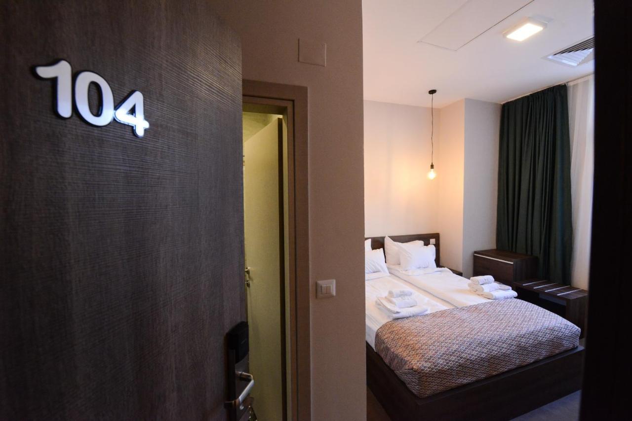 Hotel Cara 28 Skopje Ngoại thất bức ảnh