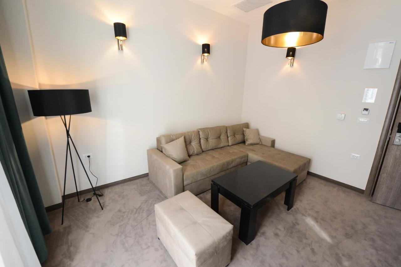 Hotel Cara 28 Skopje Ngoại thất bức ảnh