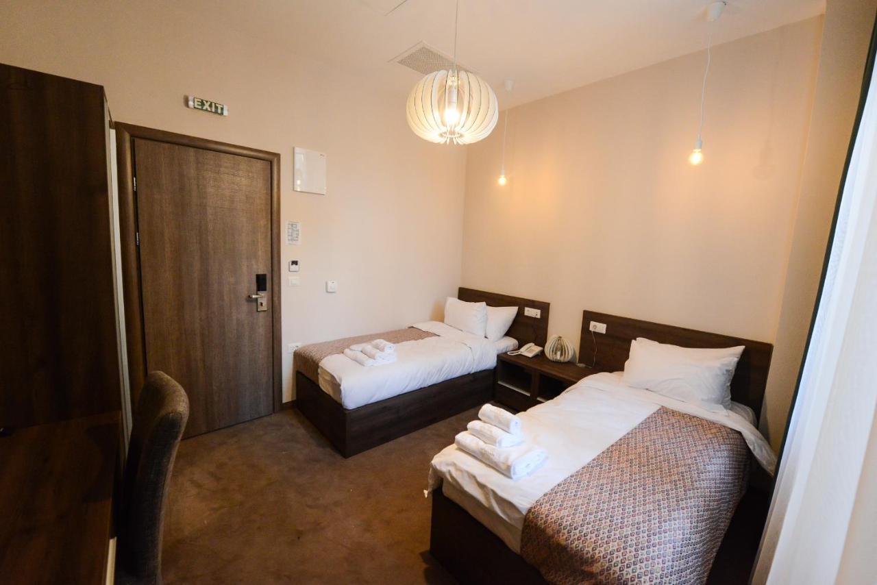 Hotel Cara 28 Skopje Ngoại thất bức ảnh