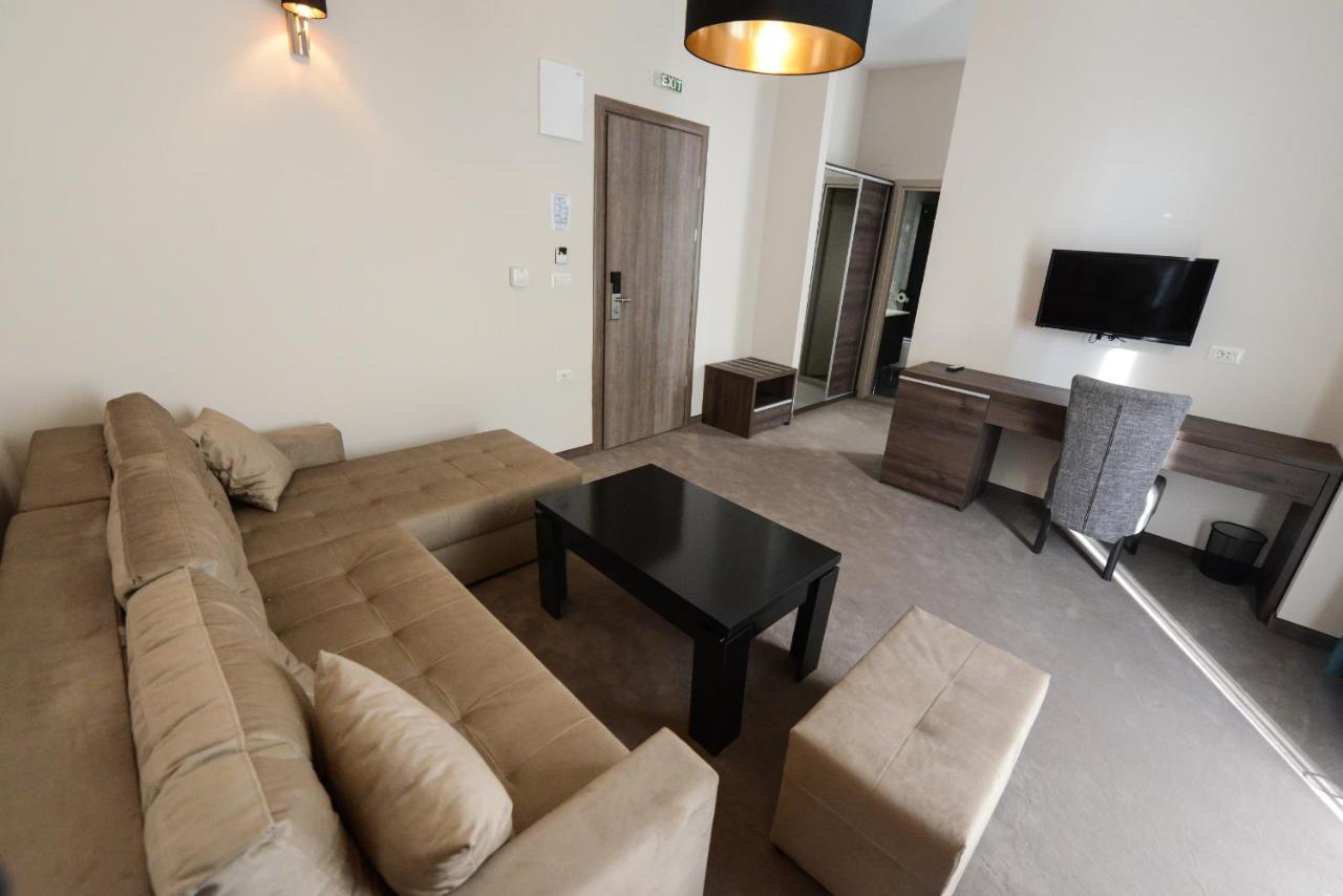 Hotel Cara 28 Skopje Ngoại thất bức ảnh