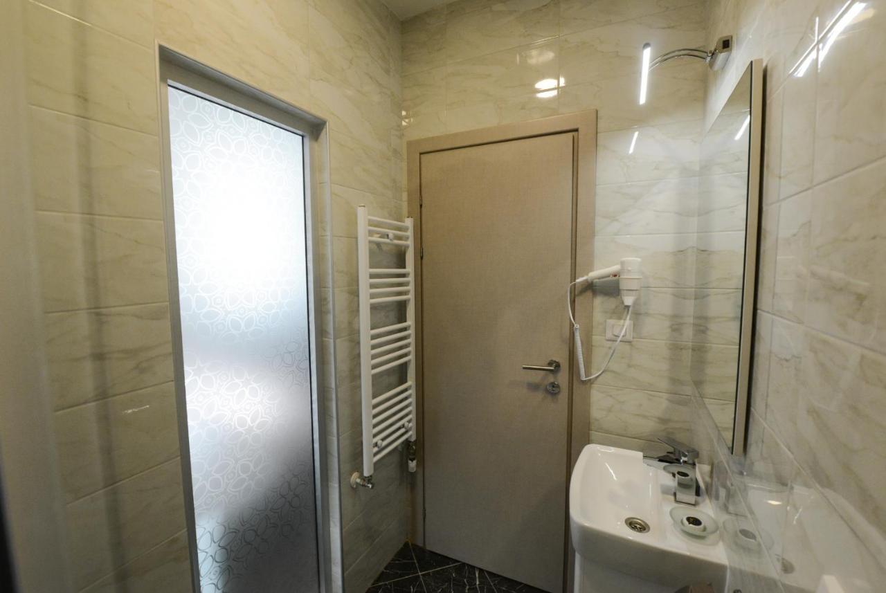 Hotel Cara 28 Skopje Ngoại thất bức ảnh