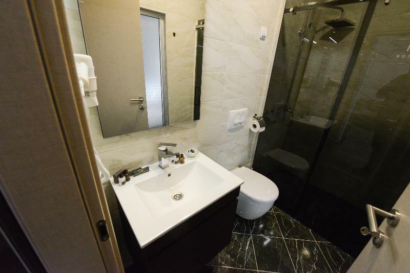 Hotel Cara 28 Skopje Ngoại thất bức ảnh