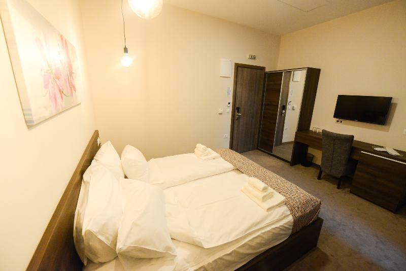 Hotel Cara 28 Skopje Ngoại thất bức ảnh