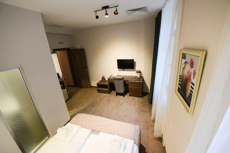 Hotel Cara 28 Skopje Ngoại thất bức ảnh