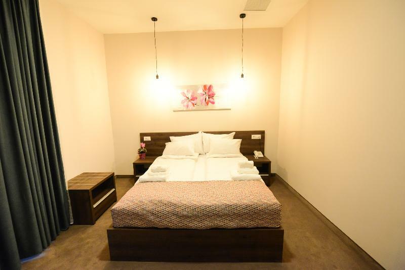 Hotel Cara 28 Skopje Ngoại thất bức ảnh